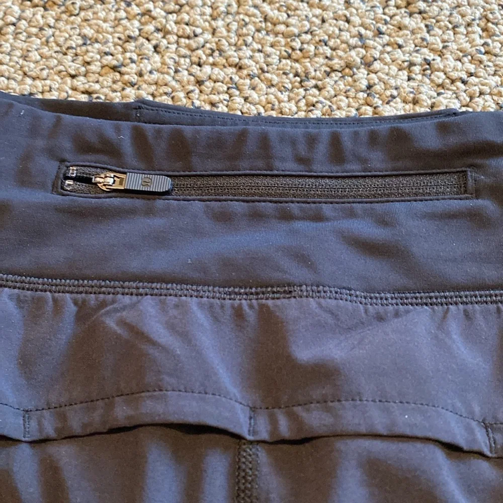 Lululemon Black Running Shorts Size 8 Regular in Like New Condition